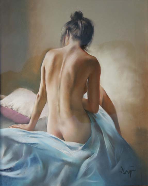 16 Posando sobre pano azul Pastel 61x50cm.