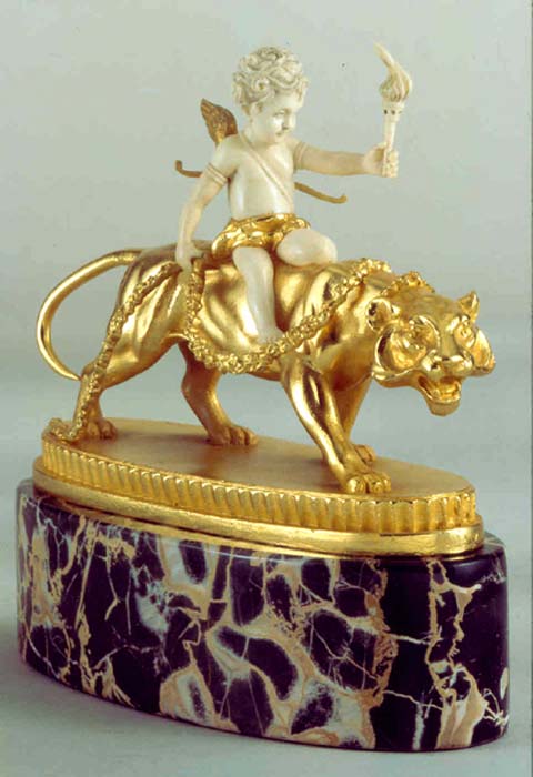 51M Hreck_Cupido sobre Jaguar. 20x21cm. Patina oro fino