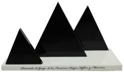 08 Piramides Faraones- metacrilato 22x8x15cm.