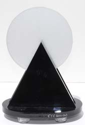 10 Luna llena Piramide Kefren- metacrilato  13x8,5x17cm.