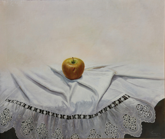 66 Manzana sobre mantilla oleo sobre lienzo 65x54cm.
